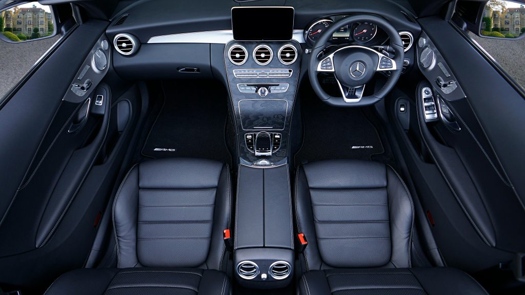 Tout savoir sur la formation à la réparation du cuir intérieur de voiture 2 intérieur cuir