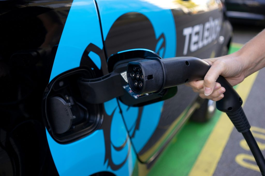 Les défis de l'entretien des véhicules électriques face à la fin du diesel 2 chargeur voiture électrique