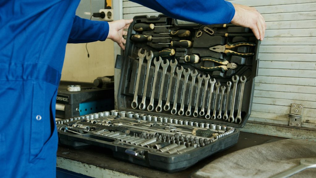 Top 5 des accessoires de voiture à posséder pour une réparation DIY 2 outils réparation voiture