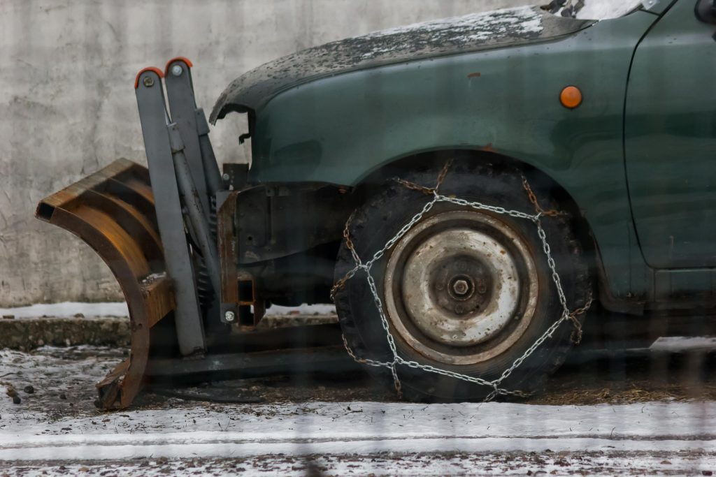 Choisir les meilleures chaînes à neige pour votre véhicule 2 chaîne à neige voiture