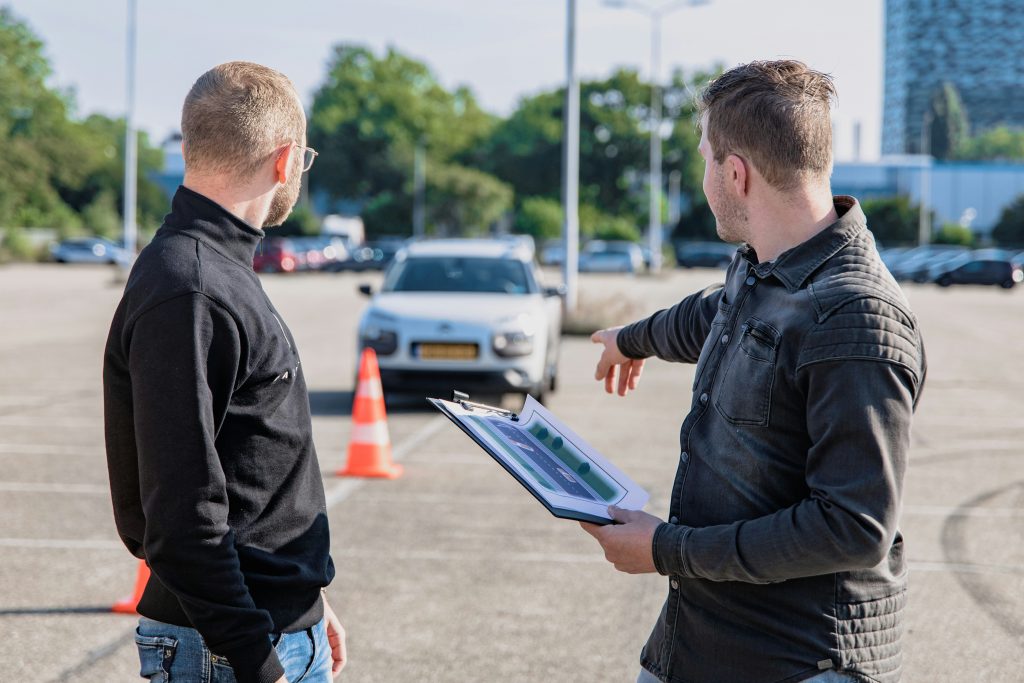 Cours de conduite : tout ce qu'il faut savoir pour bien démarrer 3 cours de conduite voiture