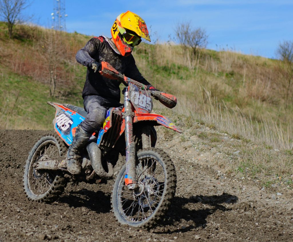Guide d'achat pour le motocross : accessoires et protections essentiels 3 moto cross accessoire et protection