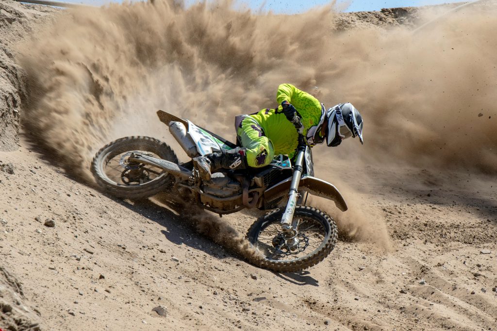 Les différences entre motocross et enduro : quel sport est fait pour vous ? 2 moto cross ou enduro