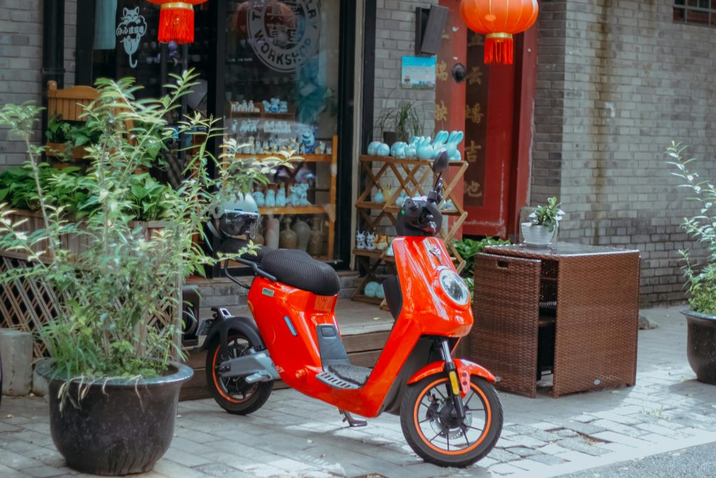 Entretien des deux-roues électriques : conseils pour prolonger la durée de vie de votre véhicule 2 scooter électrique