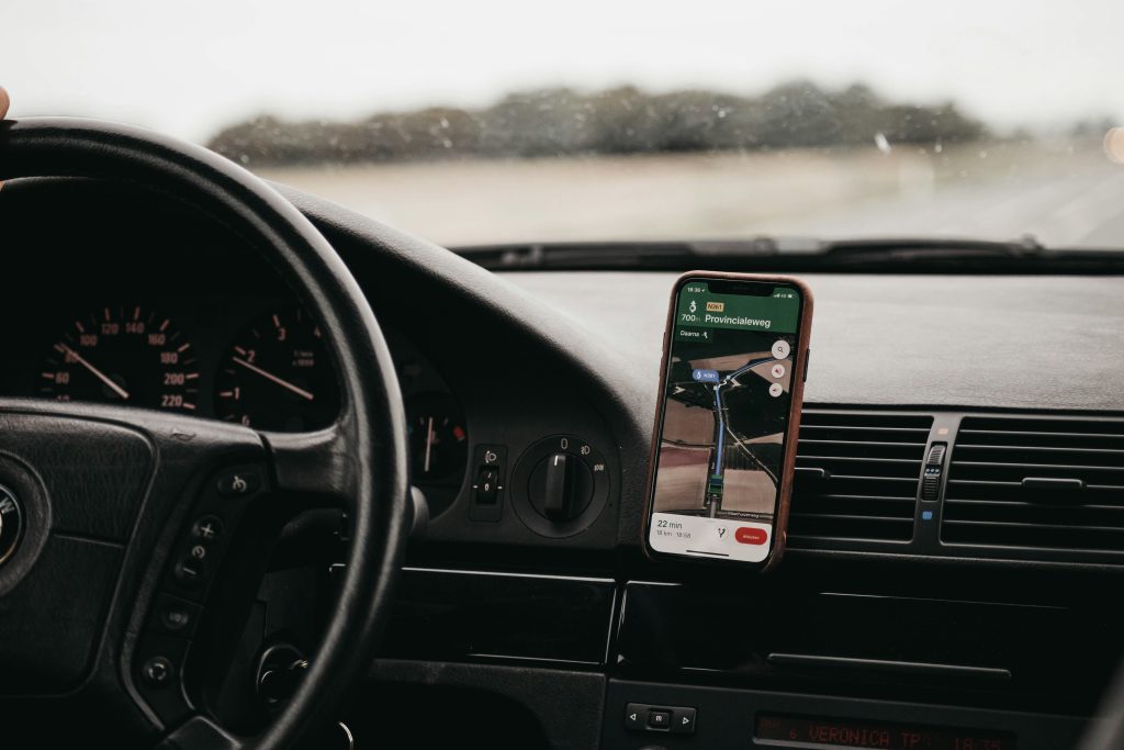 Les meilleurs supports pour smartphones : sécurité et accessibilité en conduite 2 support pour smartphone auto