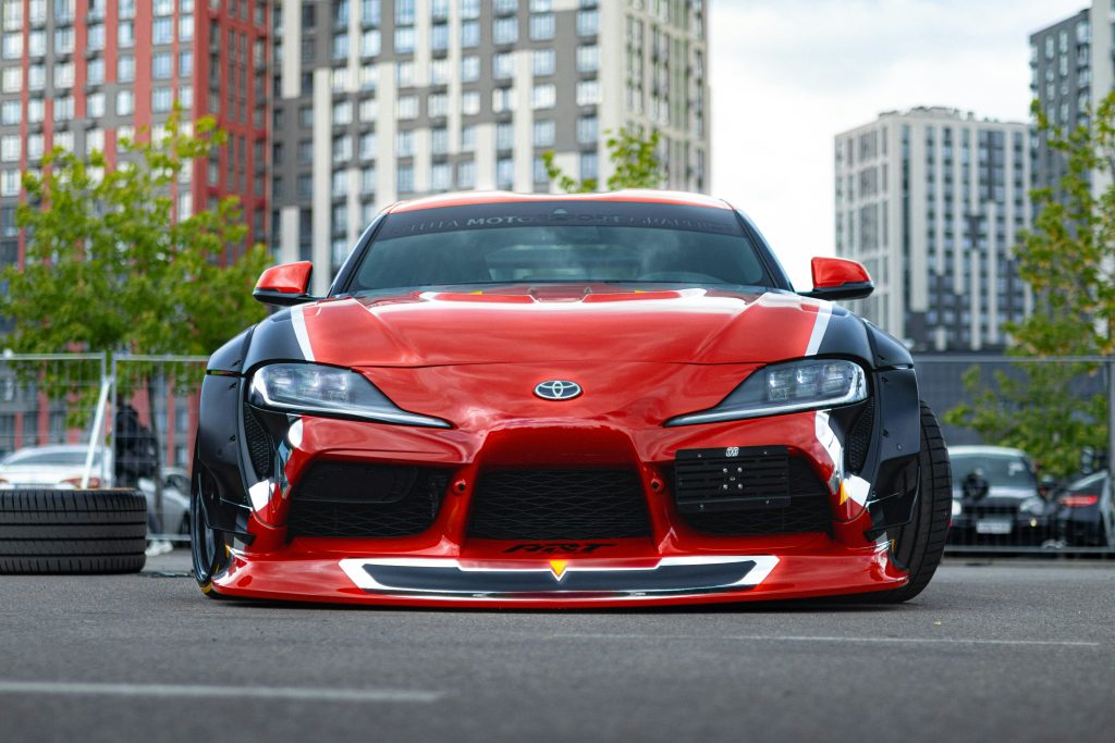 Quels sont les meilleurs films pour un covering racing : comparatif des marques 5 voiture de sport covering
