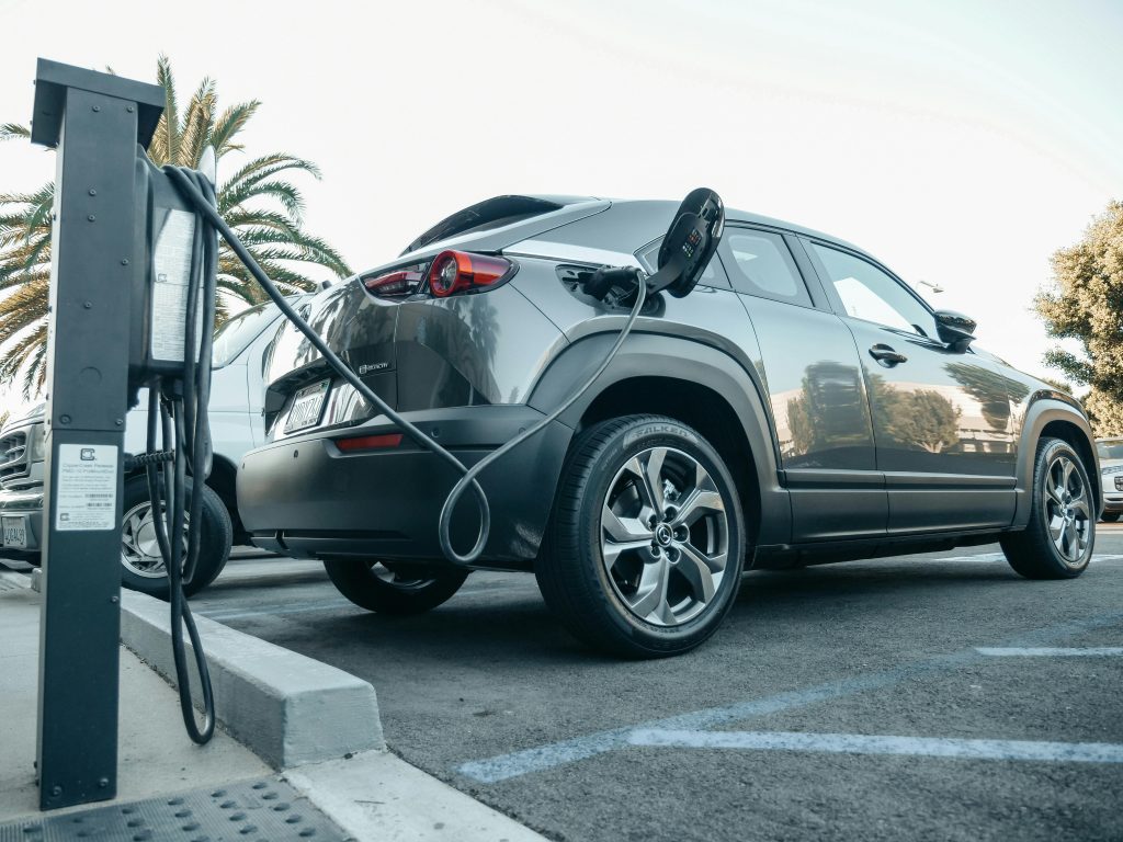 SUV électriques et berlines : comment choisir selon son usage et son budget en 2025 4 ve en charge