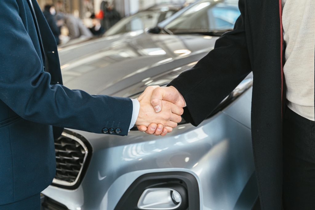 Mandataire auto ou concessionnaire : quel choix pour acheter une voiture neuve ou d’occasion ? 5 vente concluante auto