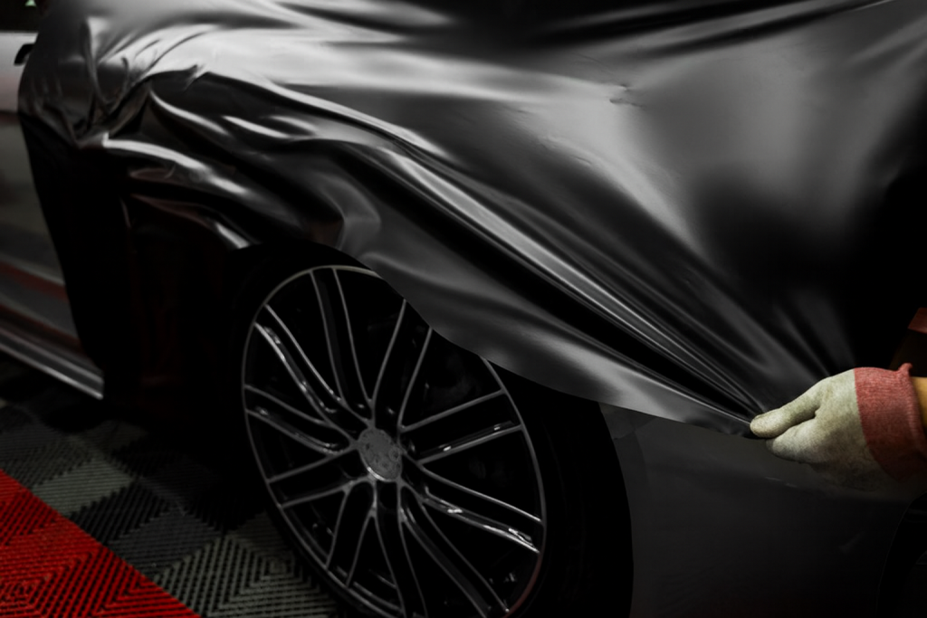 Peinture ou covering : le duel ultime pour sublimer et protéger votre carrosserie 3 Film vinyle mat posé voiture