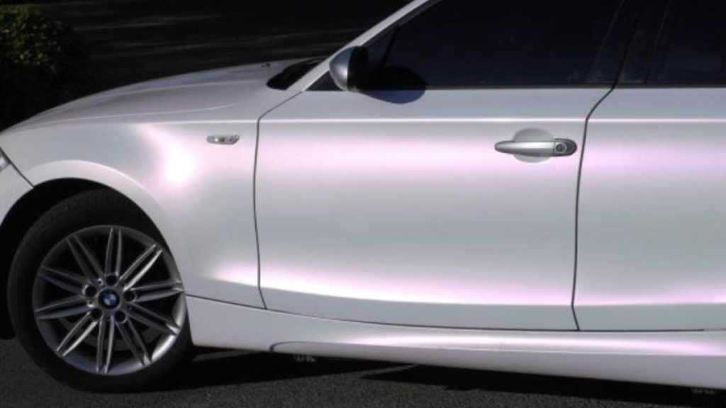 Rendu brillant blanc perle