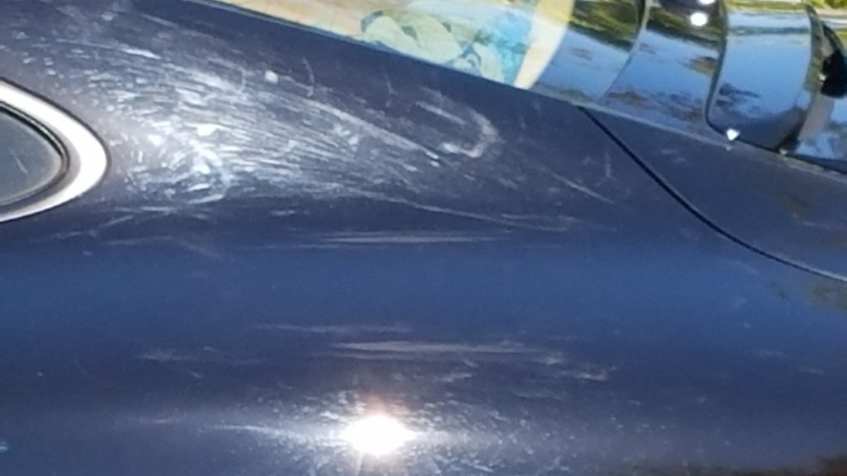Rayures superficielles peinture automobile